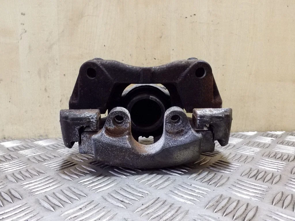 Front brake caliper 7L6106D