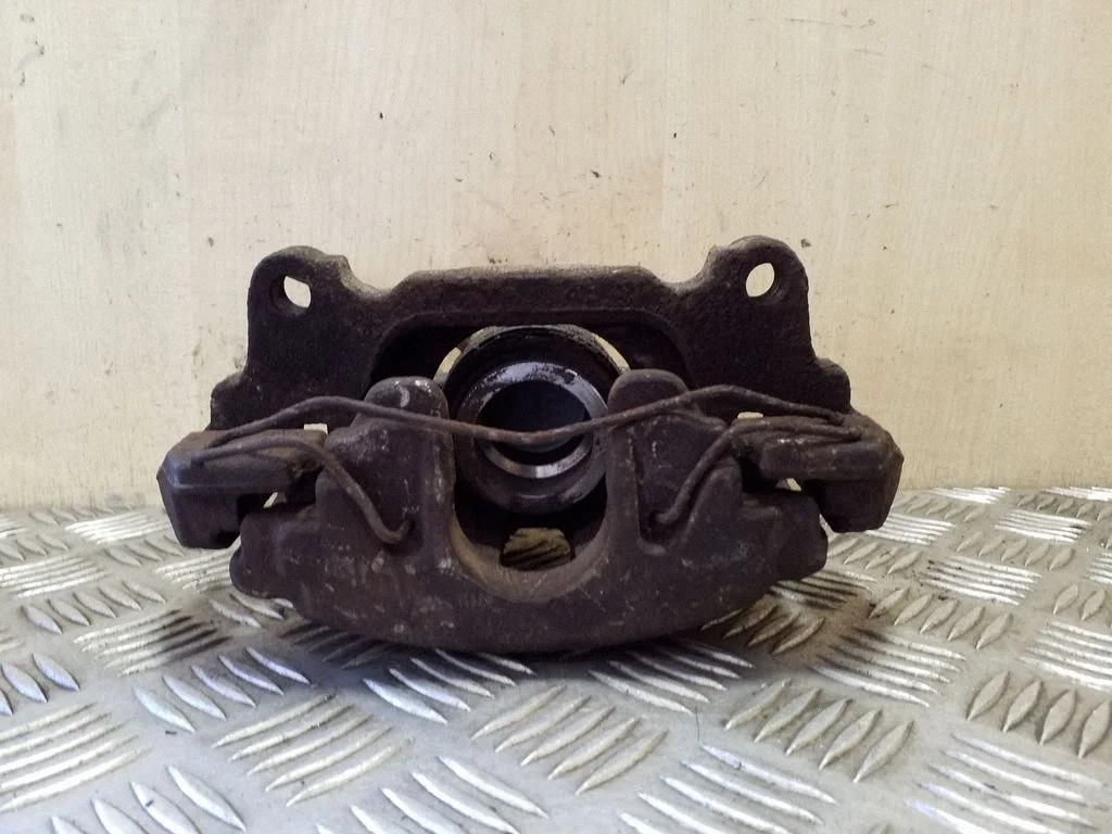 Front brake caliper – left