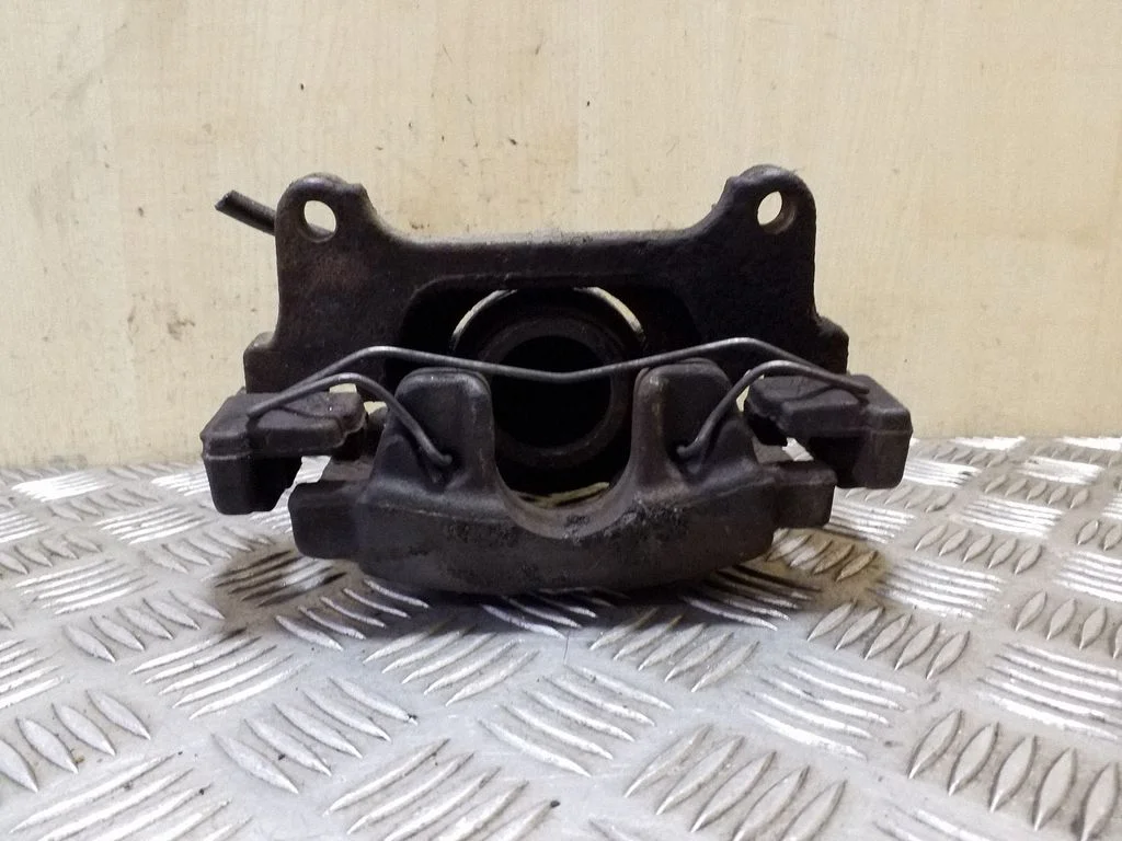 Front brake caliper – left