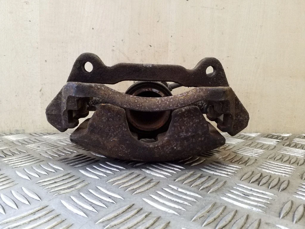 Front brake caliper – right