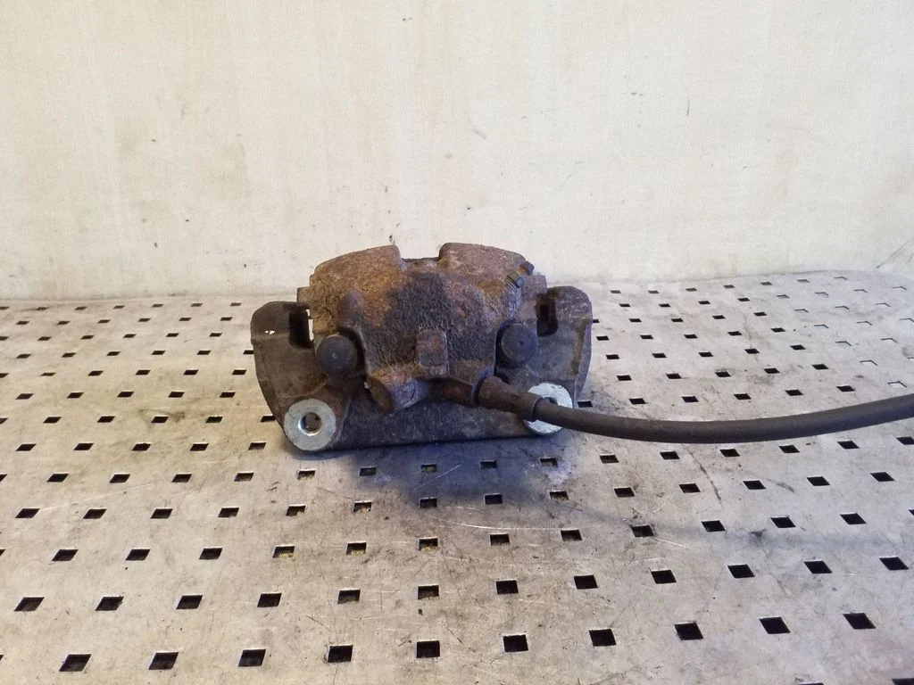 Front brake caliper – left