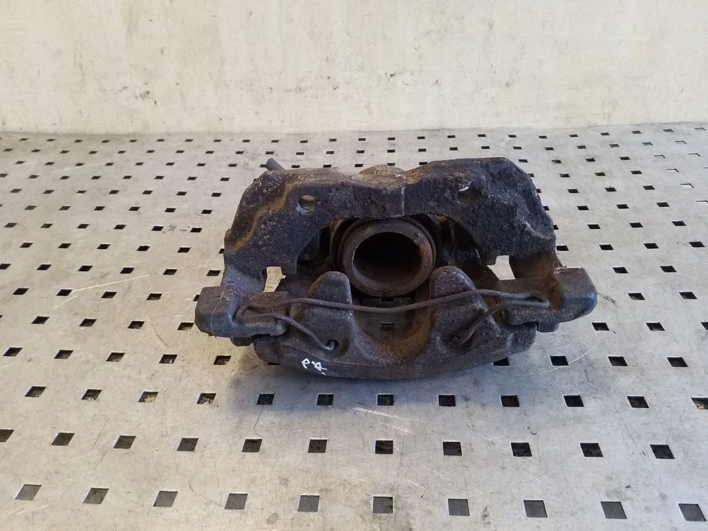 Front brake caliper – Ford Focus (2010-2017), left