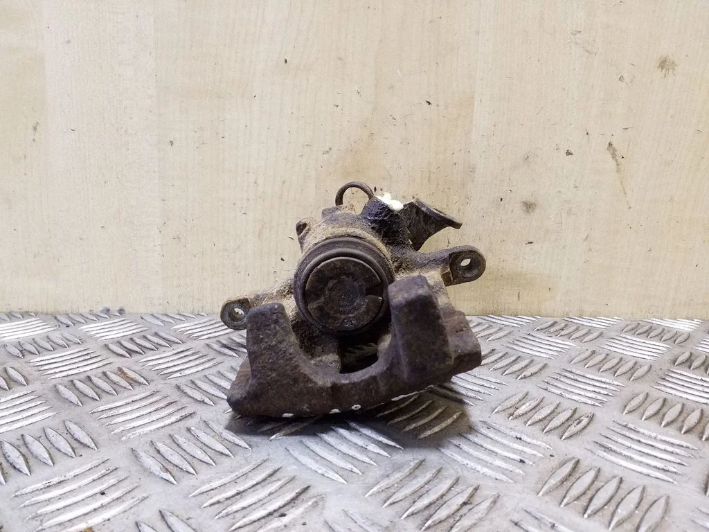 Front brake caliper – right