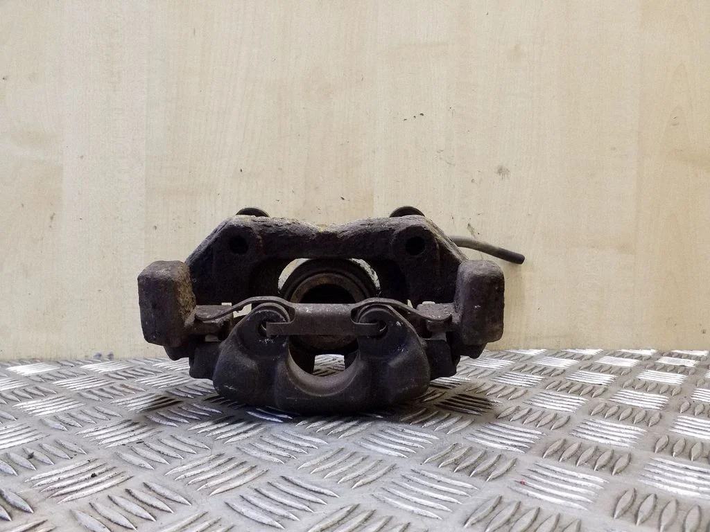 Front brake caliper – right
