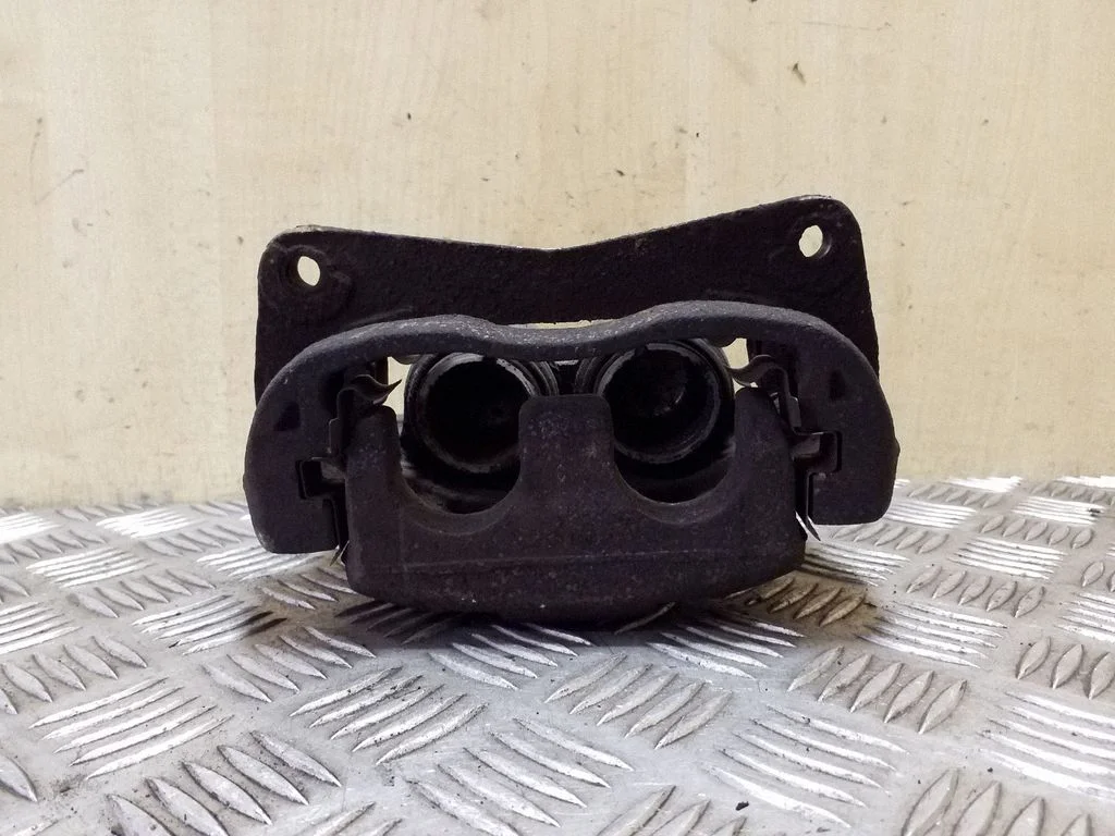 Front brake caliper – left