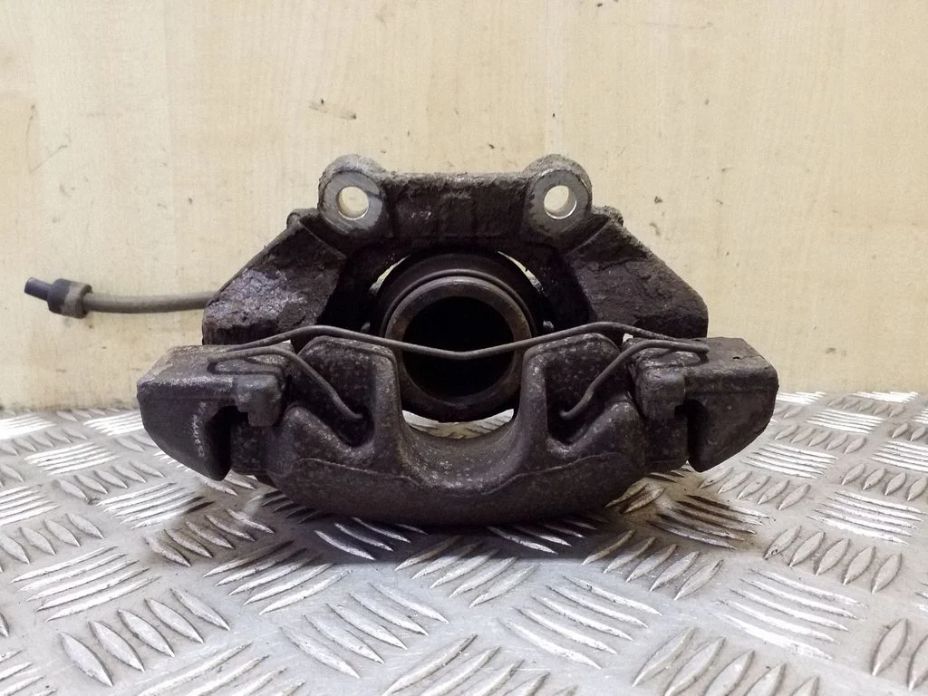 Front brake caliper – left