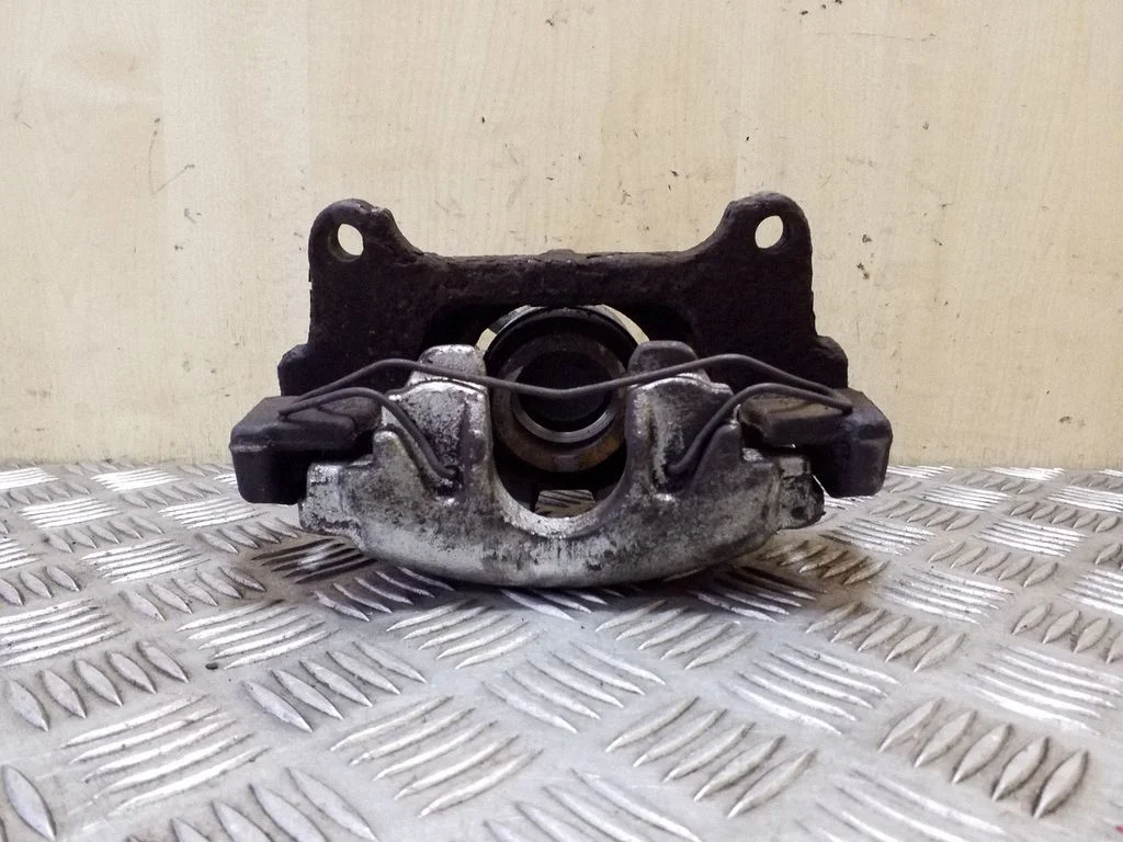 Front brake caliper – left