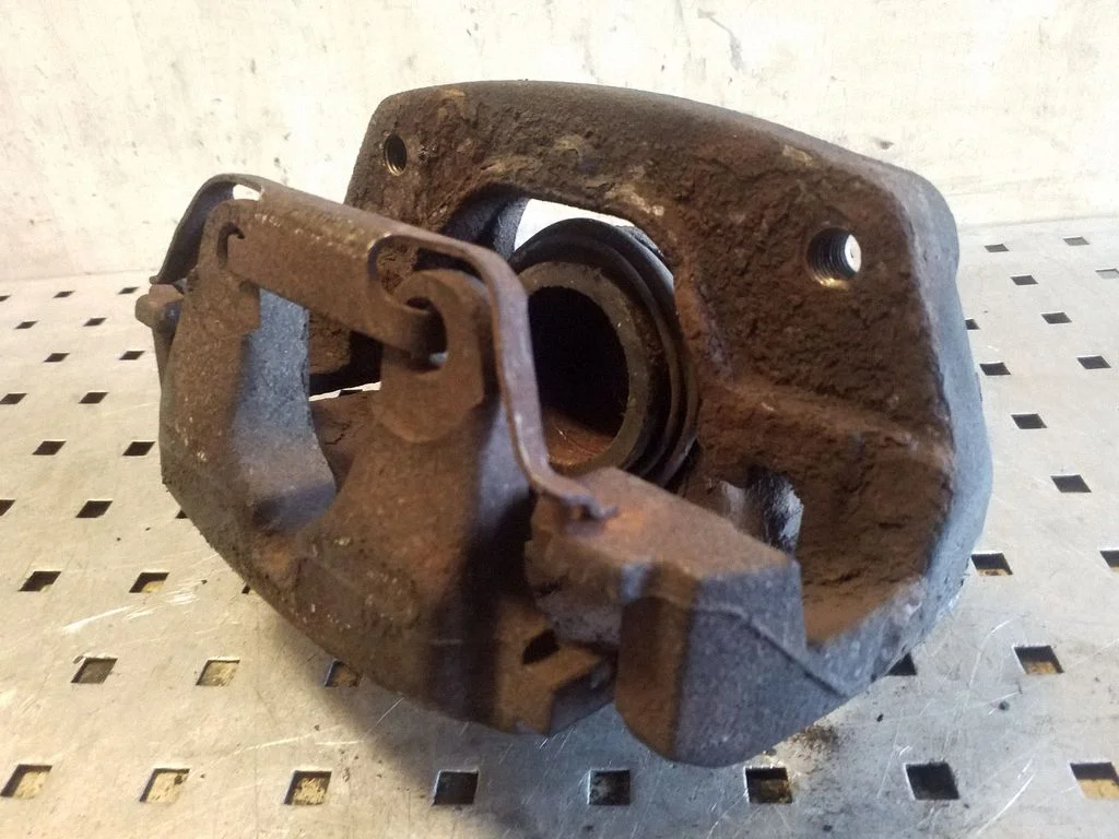 Front brake caliper 60730