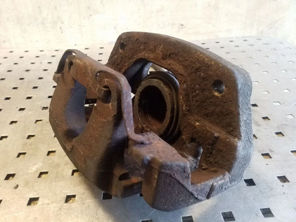 Front brake caliper 60730