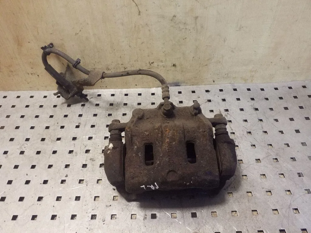 Front brake caliper – left