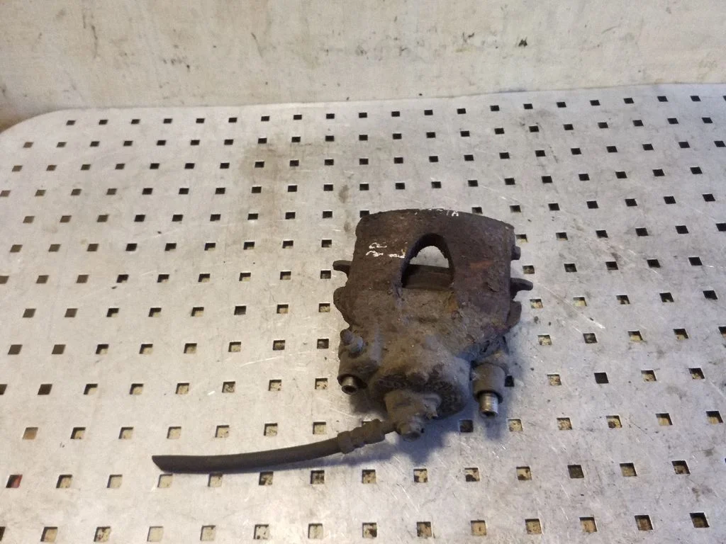 Front brake caliper – left