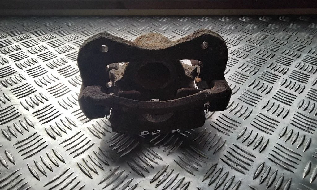 Front brake caliper – right