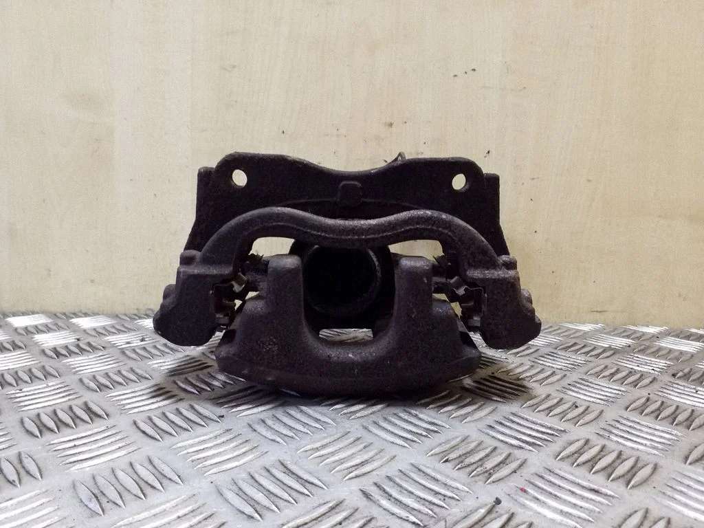 Front brake caliper – right