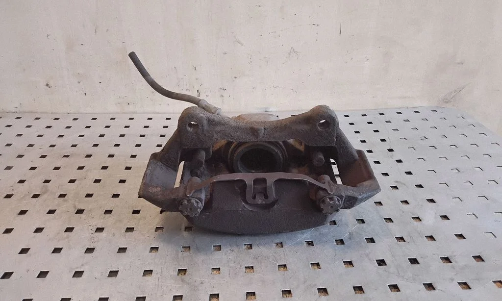 Front brake caliper – right