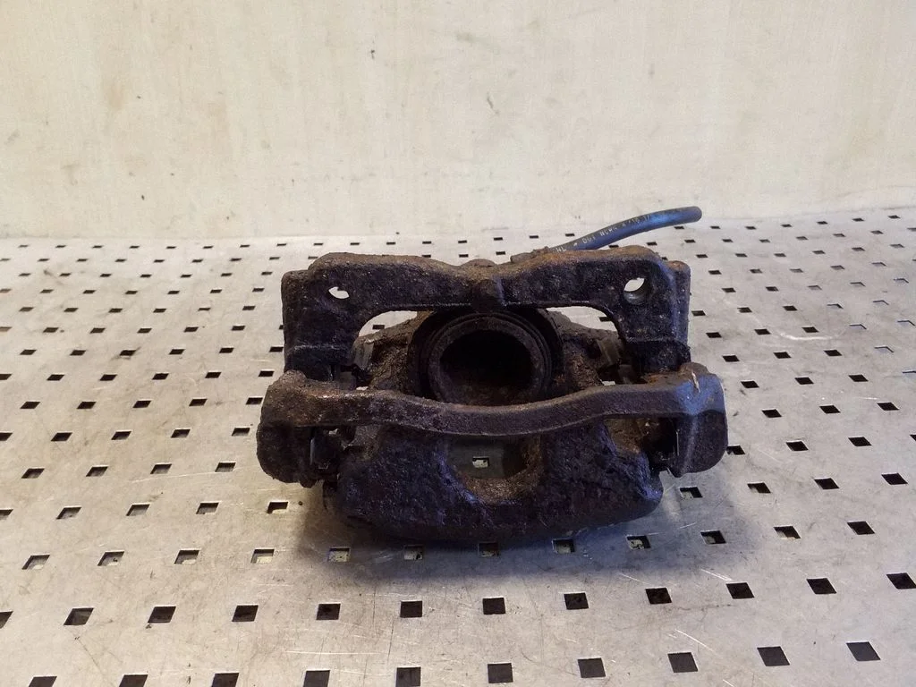 Front brake caliper – right