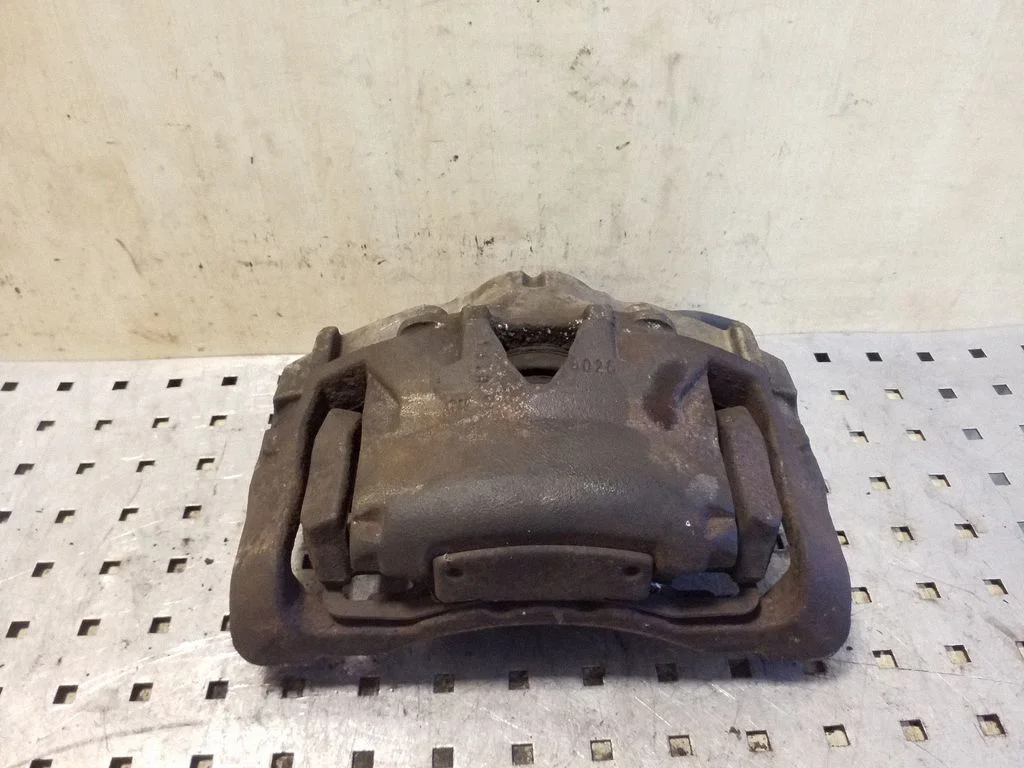 Esimene pidurisadul – Volvo S60 (2011-2013), vasak