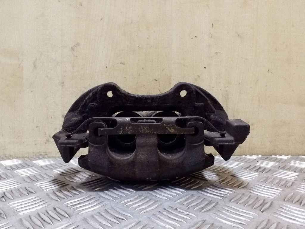 Front brake caliper – left