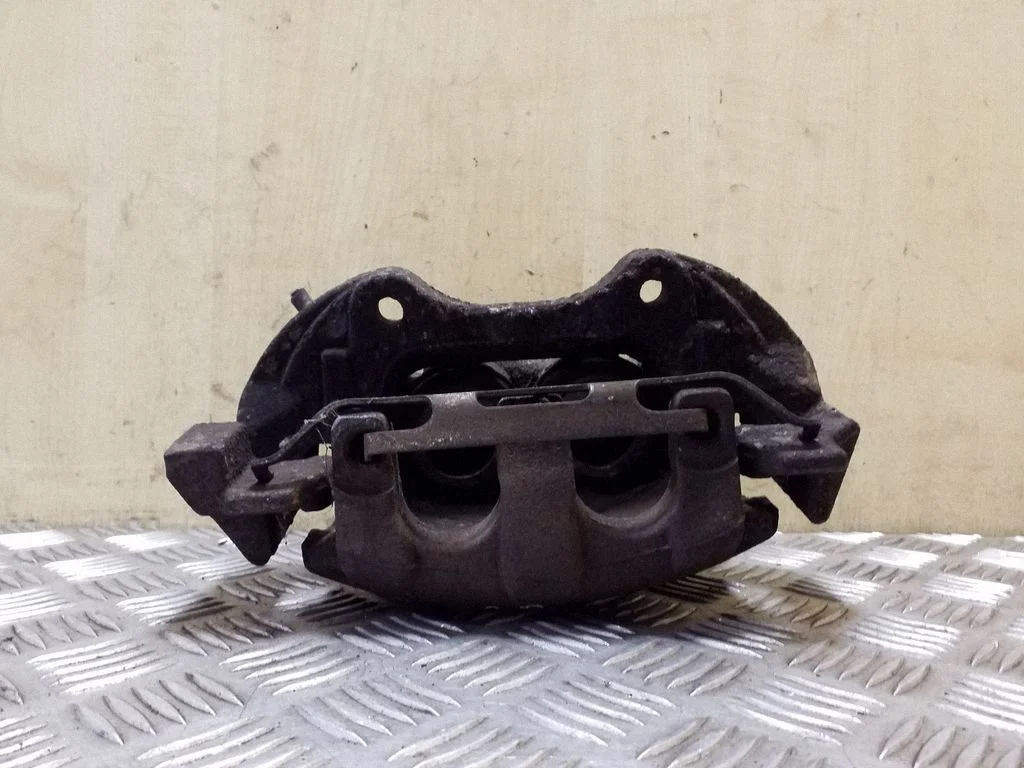 Front brake caliper – right