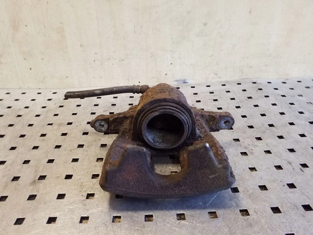 Front brake caliper – left