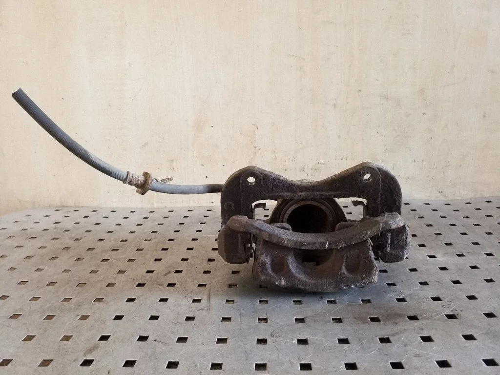 Front brake caliper – left