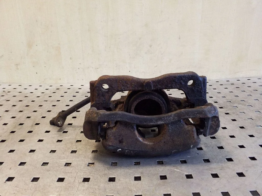 Front brake caliper – left