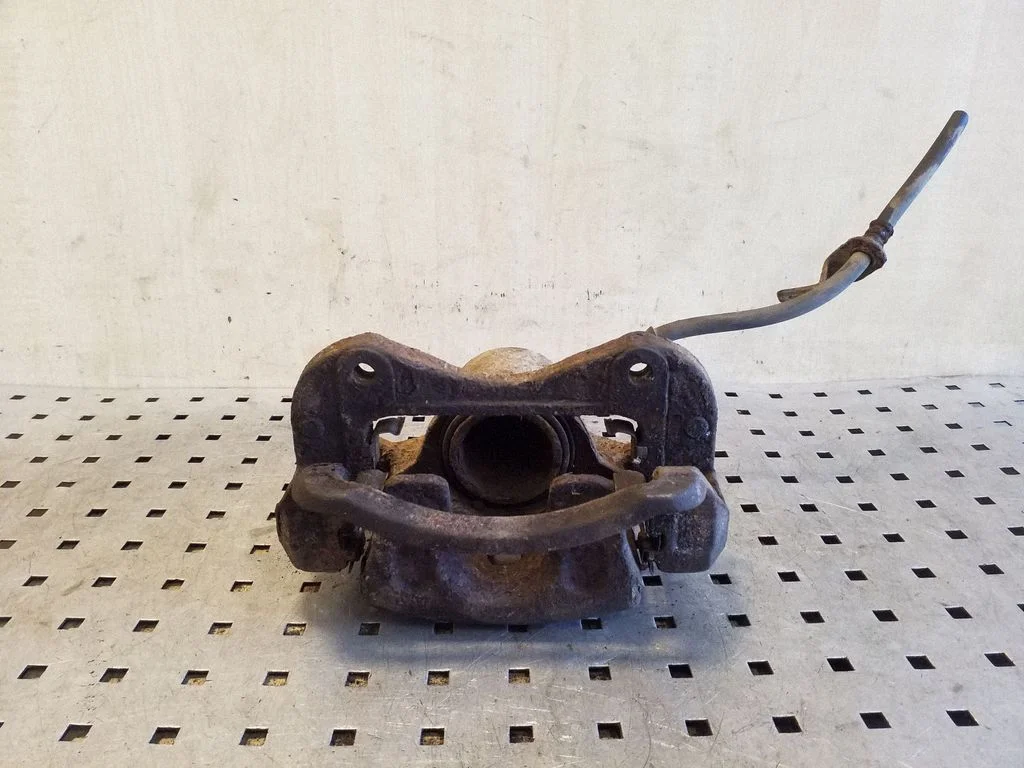 Front brake caliper – right