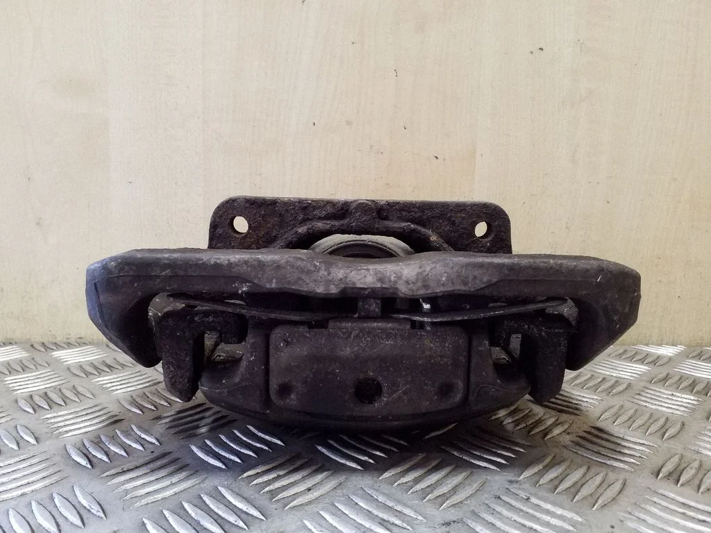 Front brake caliper – right