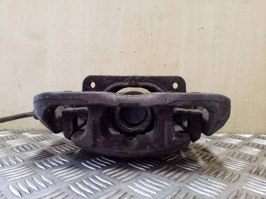 Front brake caliper – right