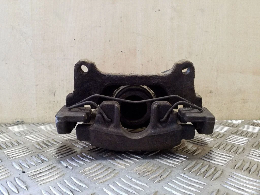 Front brake caliper – right