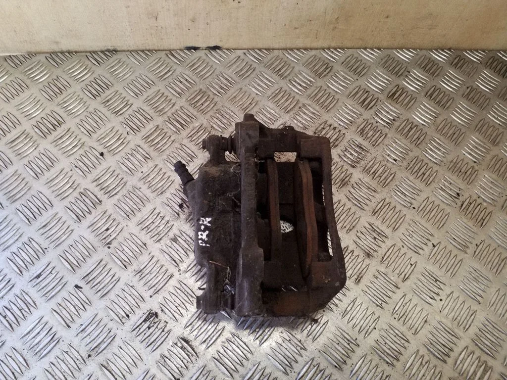 Front brake caliper – front right