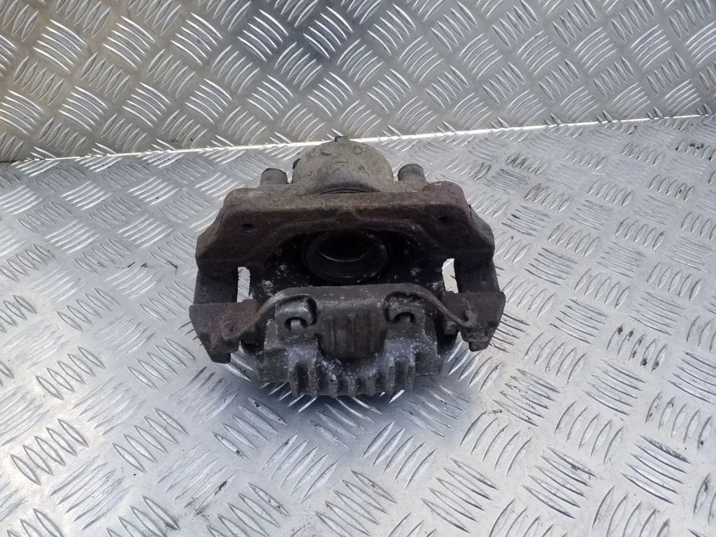 Front brake caliper – right