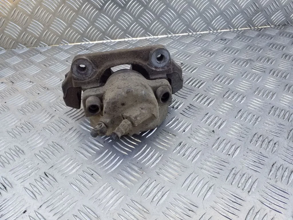 Front brake caliper – left