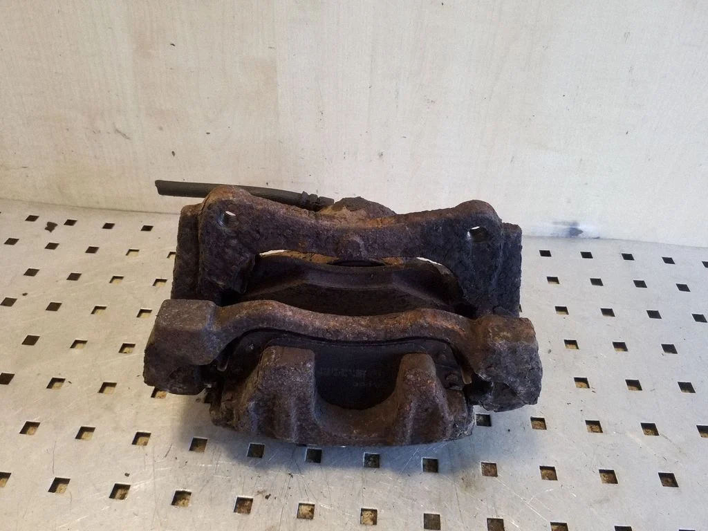 Front brake caliper – left