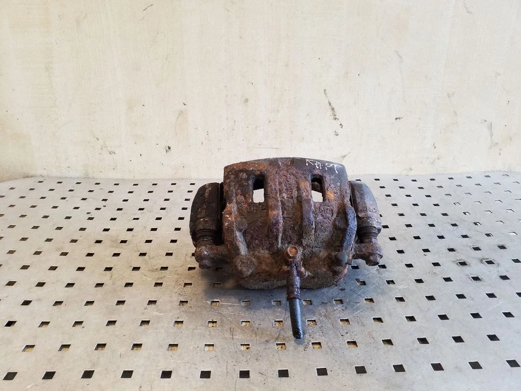 Front brake caliper – front right