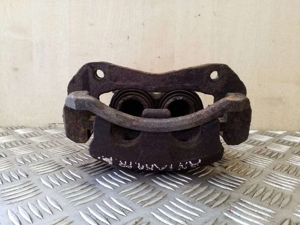 Front brake caliper – left