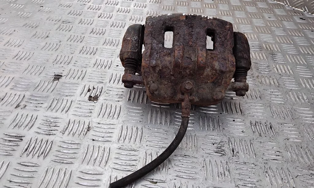 Front brake caliper – left