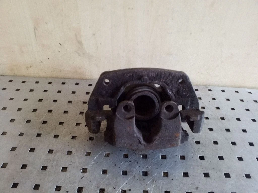 Front brake caliper – front left