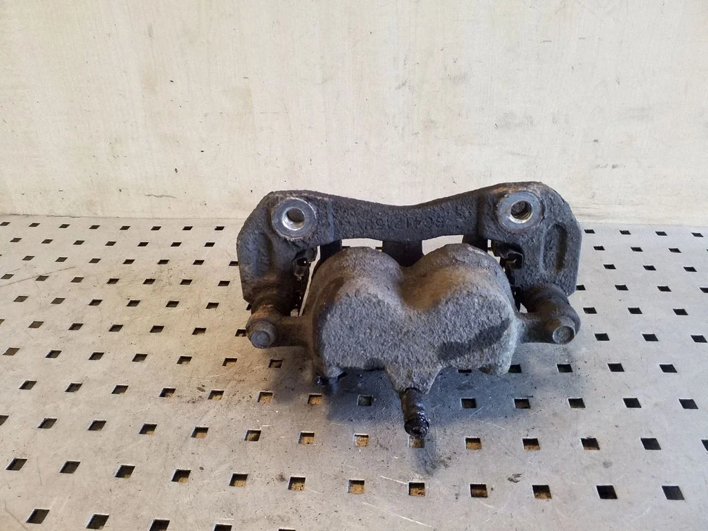 Front brake caliper – front right