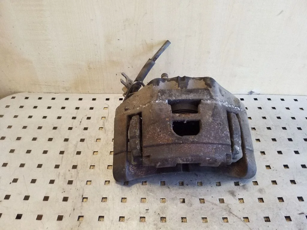 Front brake caliper – front left