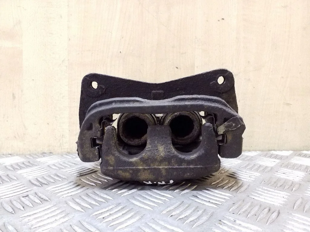 Esimene pidurisadul – Subaru XV I (2011-2018), parem