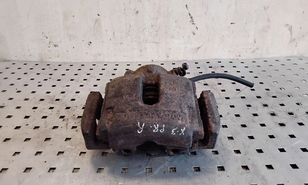 Front brake caliper – right