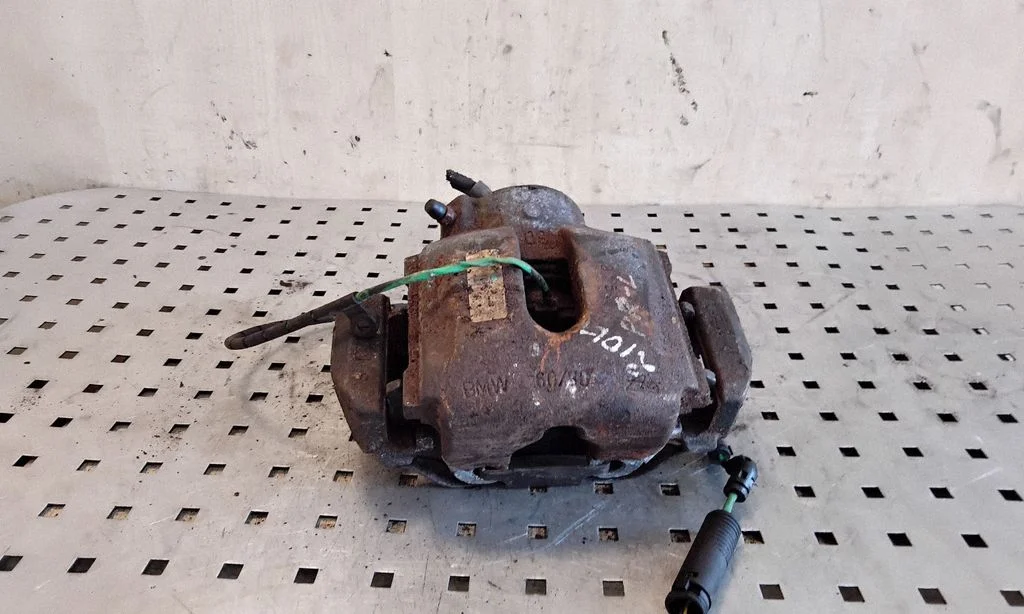 Front brake caliper – left