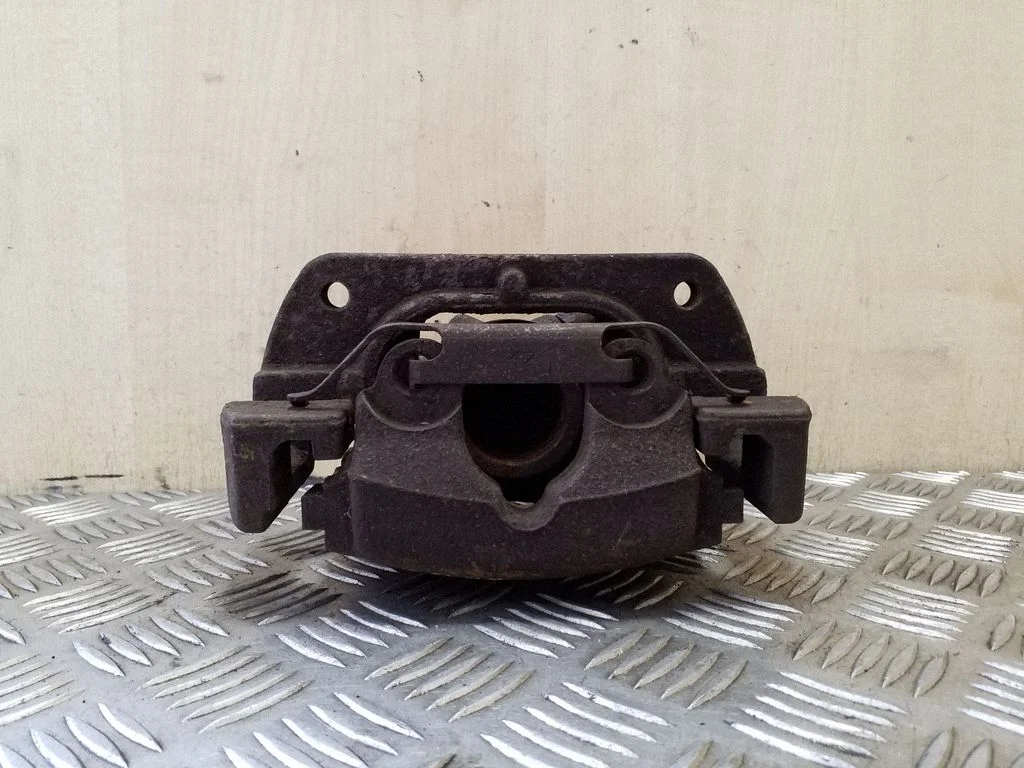 Front brake caliper – left