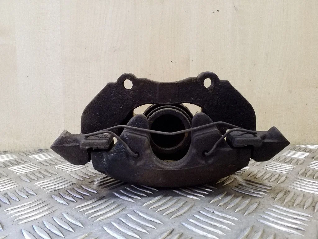 Front brake caliper – left
