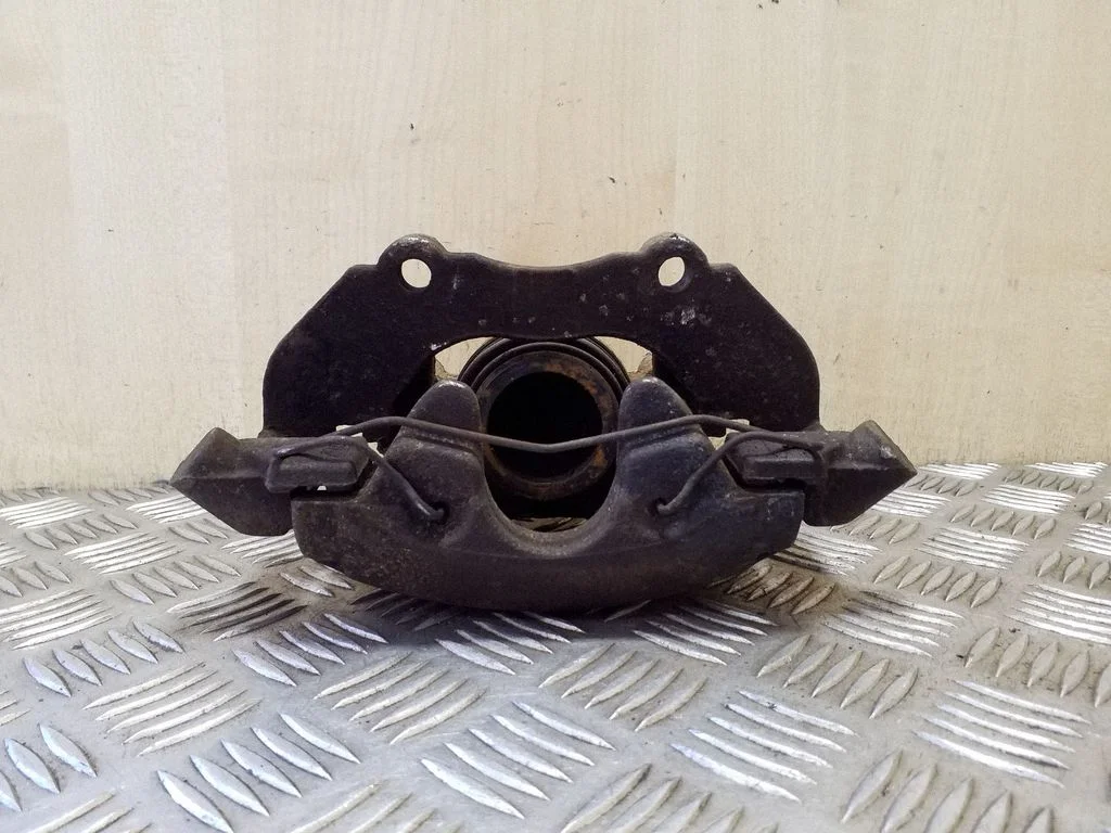 Front brake caliper – right