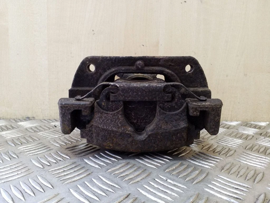 Front brake caliper – right