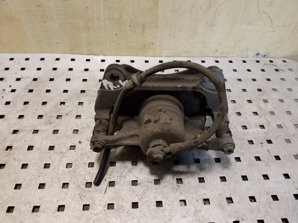 Front brake caliper – left