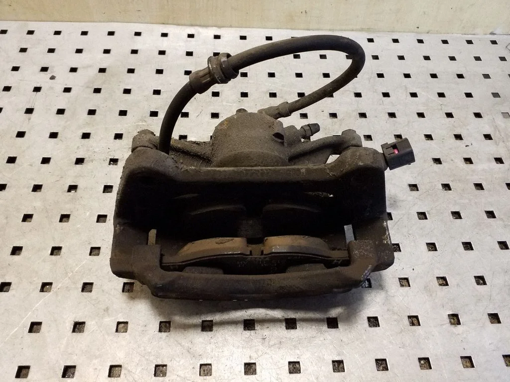 Front brake caliper – right