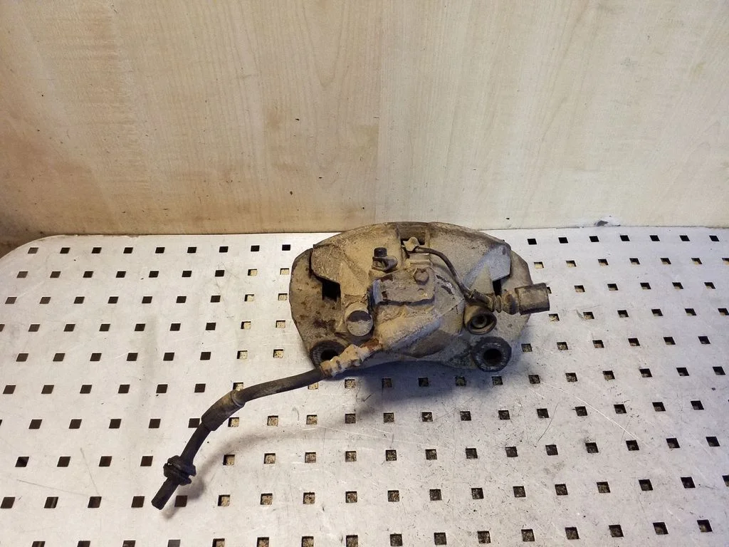 Front brake caliper – front left
