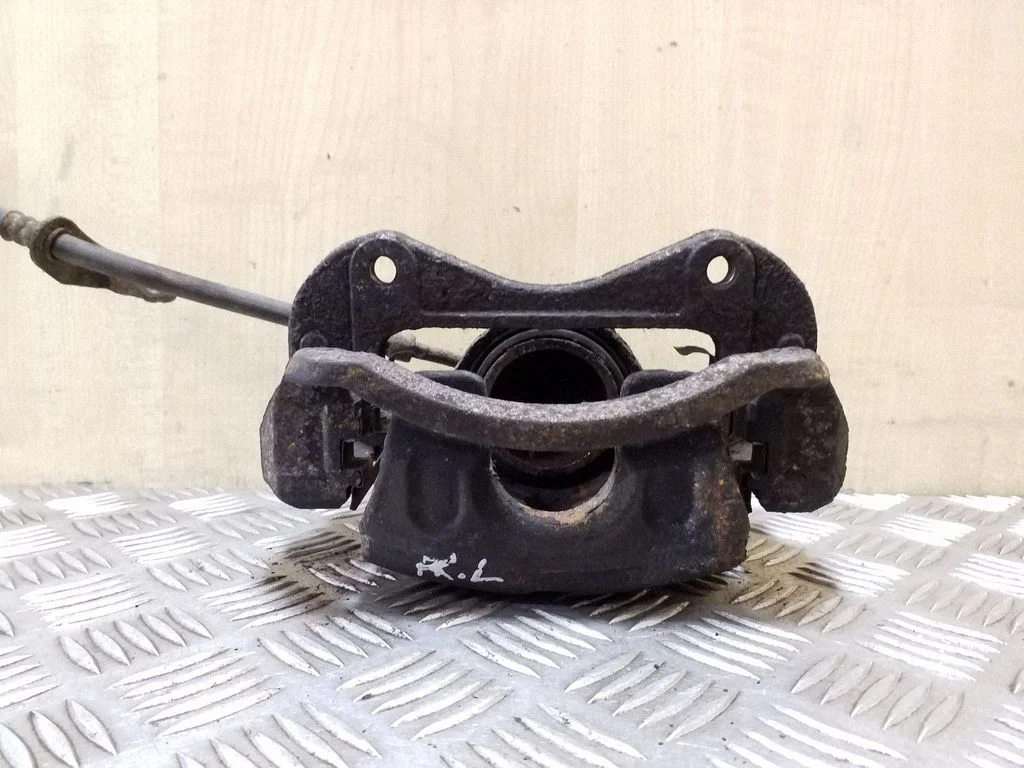 Front brake caliper – left
